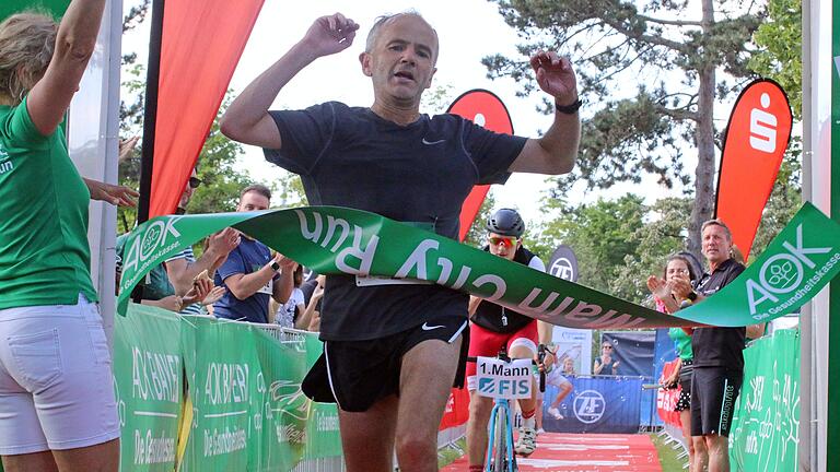 Geschafft! Mit Martin Lamm gewann ein aus Schweinfurt stammender Berliner den Halbmarathon – mit einer Zeit von 1:19:26 Stunden.