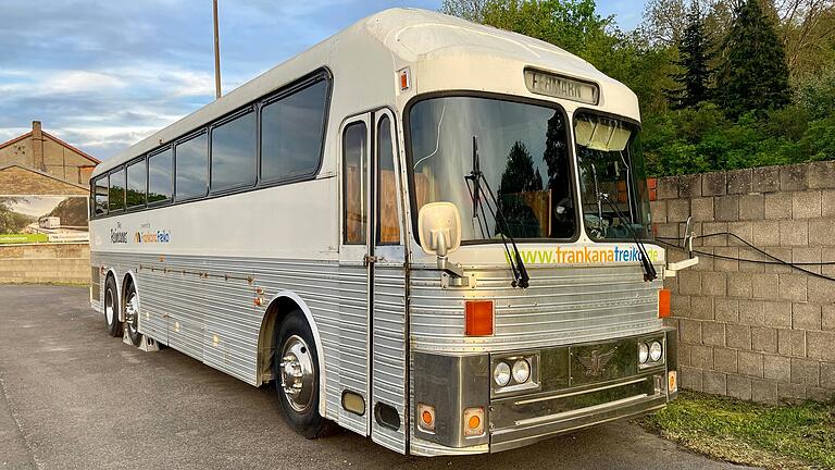 Der alte Greyhound-Bus steht seit 2016 im Maincamp in Marktbreit. Der alte Greyhound-Bus steht seit 2016 im Maincamp in Marktbreit.