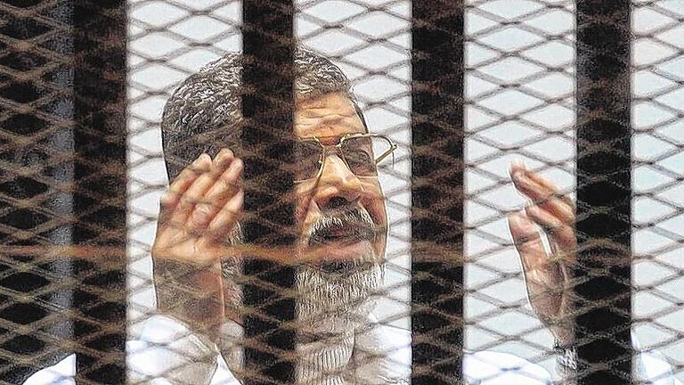 Todesurteil: Menschenrechtler werten das Verfahren gegen den ehemaligen ägyptischen Präsidenten Mohammed Mursi und mehr als 100 politische Weggefährten als Farce.