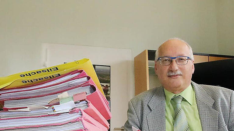 Direktor Matthias Göbhardt hat bereits in fünf Fällen Anzeige wegen versuchter Erpressung und Beleidigung erstattet. Foto: Ralf Ruppert       -  Direktor Matthias Göbhardt hat bereits in fünf Fällen Anzeige wegen versuchter Erpressung und Beleidigung erstattet. Foto: Ralf Ruppert