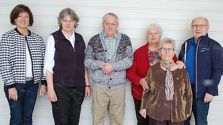 Die neue Vorstandschaft mit (von links) Bürgermeisterin Agnes Engelhardt, Brigitte und Bernhard Fihn, Hildrun Lettau, der Vorsitzenden Elvira Leimeister und dem Kreisvorsitzenden Elmar Rüb.