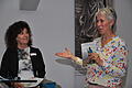 Das Bild zeigt Cornelia Renk (links) vom Familienzentrum mit Ulrike Gall.