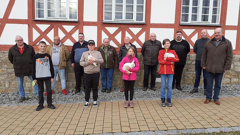Auf dem Bild von links: Karl Georg Schmitt, Felix Weisensee, Arno Göpfert, Klaus Geuppert, David Schulz, Josef Keidel, Horst Tiggemann, Emma Luise Balling, Peter Götz, Linus Balling, Daniel Kirchner, Patrik Elting und Alfred Kaiser (Vorsitzender). Auf dem Bild von links: Karl Georg Schmitt, Felix Weisensee, Arno Göpfert, Klaus Geuppert, David Schulz, Josef Keidel, Horst Tiggemann, Emma Luise Balling, Peter Götz, Linus Balling, Daniel Kirchner, Patrik Elting und Alfred Kaiser (Vorsitzender).