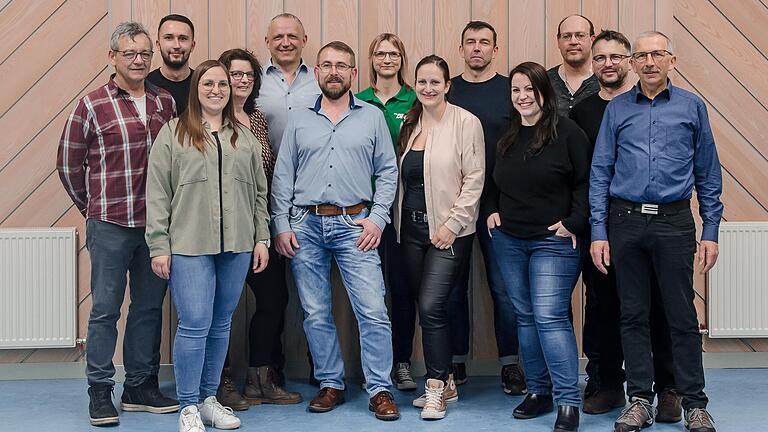 Auf dem Foto der neue Vorstand von links: Wolfgang Hepp, Daniel Klarmann, Michaela Back, Ulrike Blenk, Horst Friedrich, Manfred Krug, Christiane Seifert, Monica Brücher, Stefan Schneider, Franziska Meyer, Stefan Krug, Thomas Krug, Josef Back. Es fehlt Manuela Klarmann.