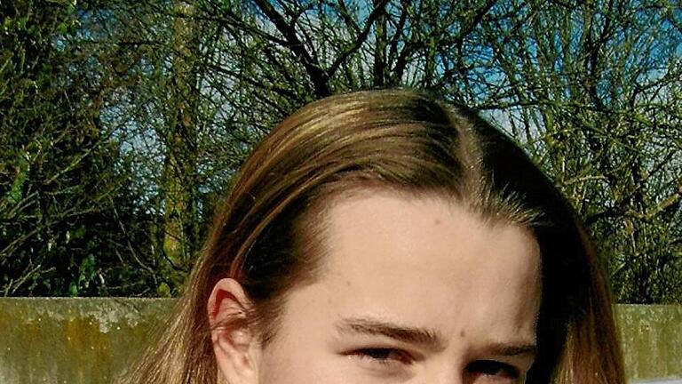 Lena-Marie Hofmann 2       -  Februar 2005: Lena Hofmann als knapp 14-Jährige nach einem Turniersieg in Rödelsee.