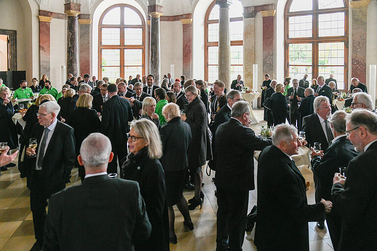 Nach dem Trauergottesdienst fand am späten Freitagnachmittag ein Empfang in der Würzburger Residenz statt.