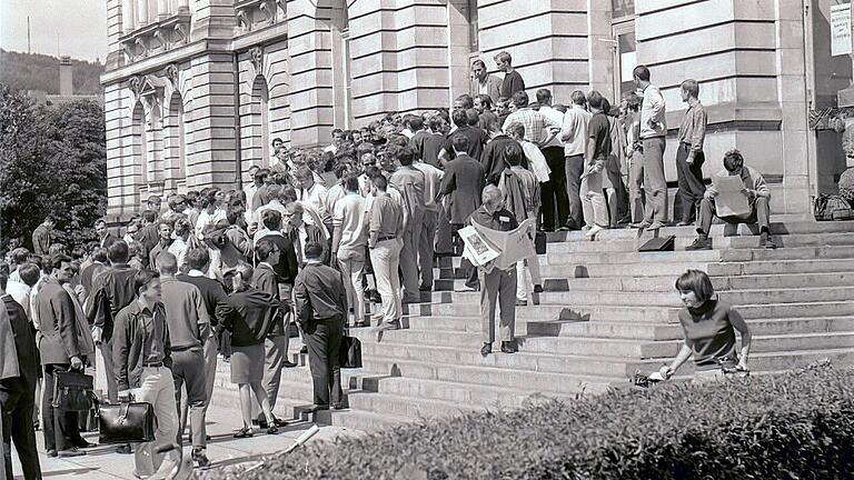 Nach einer gesprengten Sitzung des großen Senats am 11.Juli 1968 blieb die Uni fünf Tage lang komplett geschlossen.