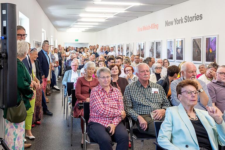 Zur Ausstellungseröffnung waren rund 250 Interessierte gekommen.