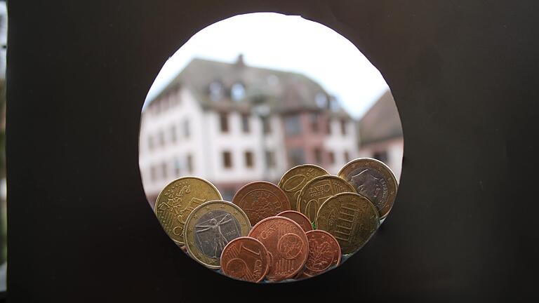 Es ist wieder da, das Lohrer Finanzloch. Steuerrückforderungen in Höhe von insgesamt 5,8 Millionen Euro haben die städtische Finanzplanung über den Haufen geschmissen.