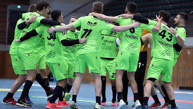 Jubel, Trubel, Heiterkeit: Rimpars Spieler feiern ihren Sieg über Eisenach. Jubel, Trubel, Heiterkeit: Rimpars Spieler feiern ihren Sieg über Eisenach. 