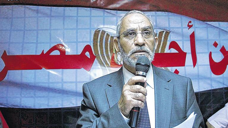 Schlag gegen die Islamisten: Mohammed Badie, das Oberhaupt der Muslimbruderschaft, wurde am frühen Montagmorgen in seiner Wohnung in der ägyptischen Hauptstadt Kairo verhaftet. Schlag gegen die Islamisten: Mohammed Badie, das Oberhaupt der Muslimbruderschaft, wurde am frühen Montagmorgen in seiner Wohnung in der ägyptischen Hauptstadt Kairo verhaftet.
