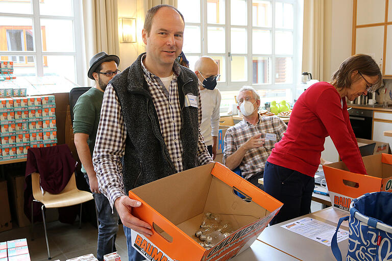 Der große Andrang bei der Tauschaktion konnte dank der vielen engagierten Helfer gemeistert werden.