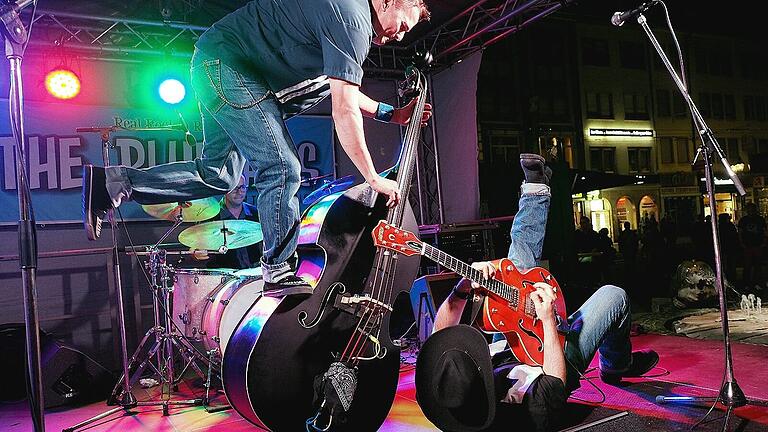 Rock'n'Roll und Musik aus den 50er und 60er Jahren werden 'The Blueballs' im Vrohstoff in der Theaterstrasse liefern. Rock'n'Roll und Musik aus den 50er und 60er Jahren werden 'The Blueballs' im Vrohstoff in der Theaterstrasse liefern.
