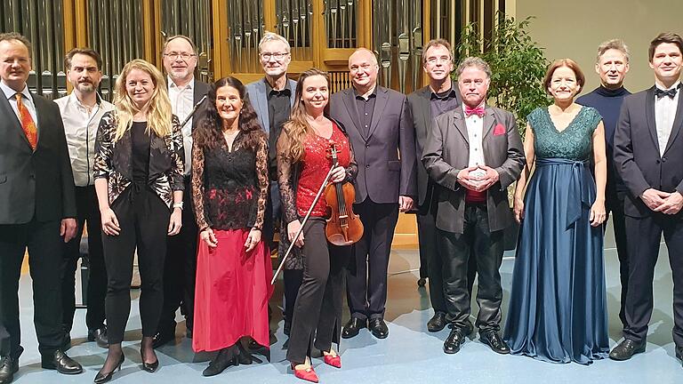 Auf dem Foto Sebastian Eicke, Bernhard Kuffer, Silke Augustinski, Mathias v. Brenndorff, Ariadne Weigert, Gert Drost, Kim Bauer-Heilmann, Elmar Koch, Uwe Schachner, Martin Amthor, Anne Greiling, Wolfram Bieber, Matthias Böcking.