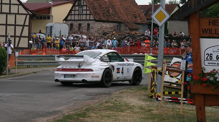 Der Gesamtsieger der 26. Grabfeldrallye, Nicolas Hässler, begeisterte die zahlreichen Motorsportfans. Der Gesamtsieger der 26. Grabfeldrallye, Nicolas Hässler, begeisterte die zahlreichen Motorsportfans.