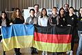 Ein Statement für gute Beziehungen zwischen den Nationen. Beim SC Bad Königshofen spielen ukrainische, russische und deutsche Spielerinnen gemeinsam. Von links: Iulija Osmak, Olga Babiy, Tatjana Melamed, Dinara Dordzhieva, Maria Schöne, Jana Schneider, Anastasia Savina und Dina Belenkaya. Dahinter: Jürgen Müller und Team-Kapitän Maximilian Müller.