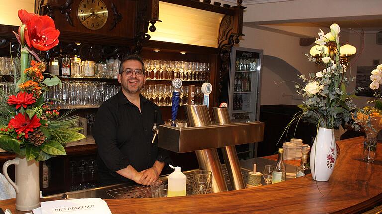 Im November 2021 zogen Gastronom Francesco Zedda und sein Restaurant 'da Francesco'&nbsp; in die Räume des ehemaligen Wirtshaus Rose am Marktplatz.