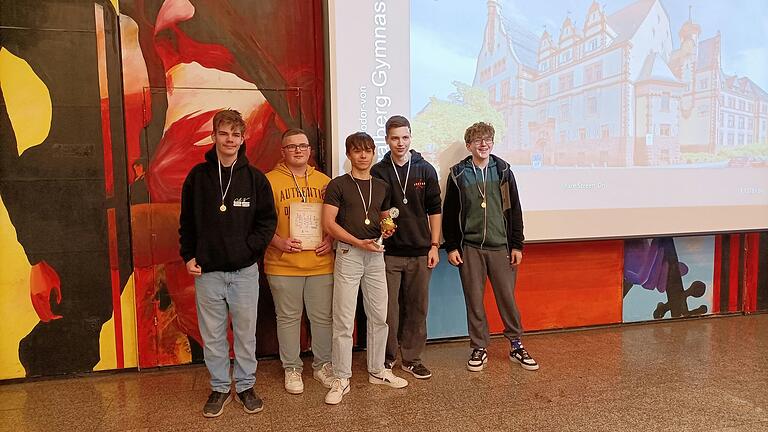 Stolz über ihren 2. Platz: Dominik Bekavac, Jan Kleinert, Jonas Franke, Pascal Mlynek und Jonas Krohn.