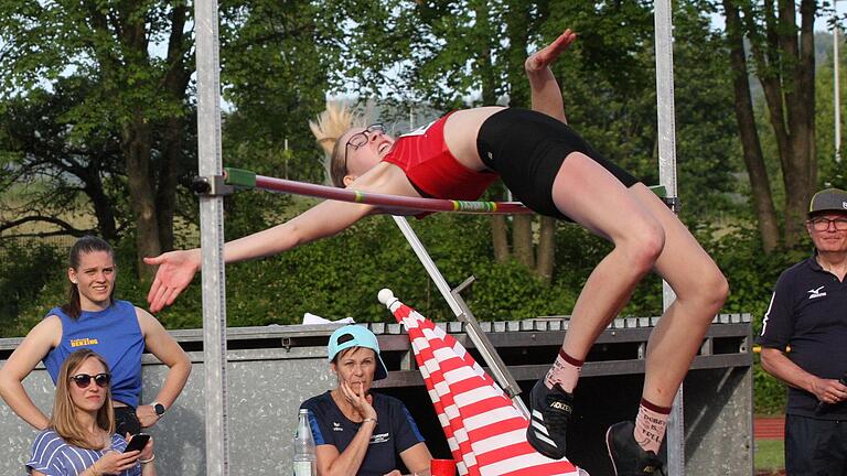 Leichtathletik aus der Region       -  Anne Granich vom TSV Oberthulba krönte sich in Koblenz zur Süddeutschen Meisterin im Hochsprung.