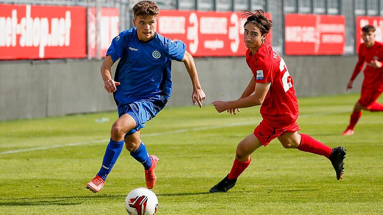 Hannes Heß (links) vom FV 04 Würzburg und Samuel Röthlein von den Würzburger Kickers könnten wie in der vergangenen Saison am Dallenberg an diesem Sonntag im U-19-Derby der beiden Würzburger U-19-Bayernligisten an der Mainaustraße aufeinandertreffen.