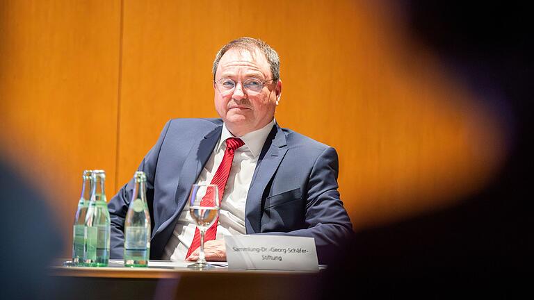 Fritz Ritzmann, Vorsitzender der Sammlung-Dr.-Georg-Schäfer-Stiftung, schließt aus rechtlichen Rückgaben weiterhin aus: 'Das würde den Tatbestand der Untreue erfüllen.' Fritz Ritzmann, Vorsitzender der Sammlung-Dr.-Georg-Schäfer-Stiftung, schließt aus rechtlichen Rückgaben weiterhin aus: 'Das würde den Tatbestand der Untreue erfüllen.'