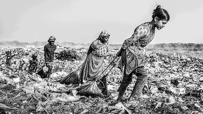 Müllrecycling hat Simone Bauer dieses Bild genannt, dass sie 2017 in Bangladesh aufgenommen hat. Die Hobbyfotografin aus Hergolshausen kam mit diesem Beitrag auf Platz 90 des bundesweiten Fotowettbewerbs Blende 2017. Ausgelobt wird er seit über 40 Jahren von Tageszeitungen und der Prophoto GmbH.