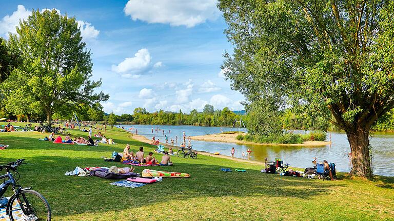 Badeseen, wie hier der Erlabrunner Badesee, sind eine schöne Abwechslung zum Freibad.