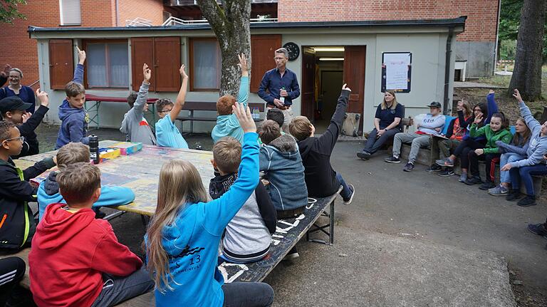 Eine ganze Menge Fragen hatten die Kinder und Jugendlichen für Oberbürgermeister Sebastian Remelé.