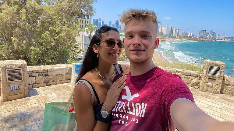 Der ehemalige Würzburger Basketballer Jonas Engelhart lebt mittlerweile mit seiner Freundin Noga Maor in der Nähe von Tel Aviv. Der ehemalige Würzburger Basketballer Jonas Engelhart lebt mittlerweile mit seiner Freundin Noga Maor in der Nähe von Tel Aviv.
