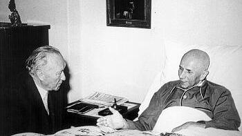 Der gebürtige Hammelburger Jakob Kaiser war der führende
Gewerkschafter im Widerstand gegen Adolf Hitler. Nach dem Krieg wurde er
erster innerdeutscher Minister. Bundeskanzler Konrad Adenauer besuchte
ihn kurz vor seinem Tod.
       -  
Der gebürtige Hammelburger Jakob Kaiser war der führende
Gewerkschafter im Widerstand gegen Adolf Hitler. Nach dem Krieg wurde er
erster innerdeutscher Minister. Bundeskanzler Konrad Adenauer besuchte
ihn kurz vor seinem Tod.