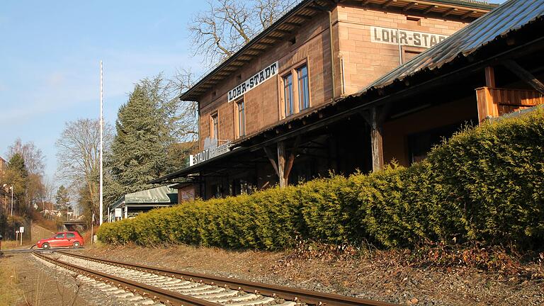 Am Lohrer Stadtbahnhof könnten tatsächlich wieder Menschen ein- und aussteigen (Archivbild). Am Lohrer Stadtbahnhof könnten tatsächlich wieder Menschen ein- und aussteigen (Archivbild).