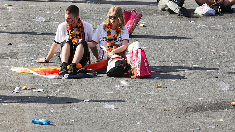 WM 2018       -  Nach dem Vorrunden-Aus der deutschen Nationalmannschaft sind die Fans geknickt.