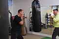 Zwei Stunden Training am Tag: Trainer Harald Wittmann und Matthias Mangiapane am Boxsack. Fotos: Heidi Vogel       -  Zwei Stunden Training am Tag: Trainer Harald Wittmann und Matthias Mangiapane am Boxsack. Fotos: Heidi Vogel