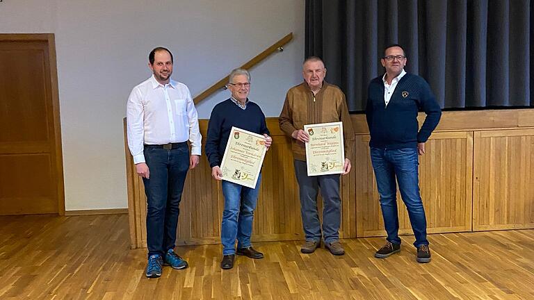Verleihung der Ehrenmitgliedschaft: von links Sebastian Schleicher, Hans Vorndran, Bernhard Wappes und Klaus Kleinhenz. Verleihung der Ehrenmitgliedschaft: von links Sebastian Schleicher, Hans Vorndran, Bernhard Wappes und Klaus Kleinhenz.