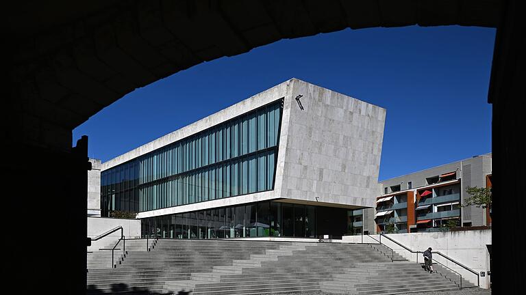 Vor der Oberbürgermeisterwahl in Nordhausen - Die nach dem Schriftsteller Rudolf Hagelstange (1912-1984) benannte Stadtbibliothek in Nordhausen erhält den mit 20.000 Euro dotierten nationalen Bibliothekspreis „Bibliothek des Jahres 2024”. (Archivfoto) Vor der Oberbürgermeisterwahl in Nordhausen - Die nach dem Schriftsteller Rudolf Hagelstange (1912-1984) benannte Stadtbibliothek in Nordhausen erhält den mit 20.000 Euro dotierten nationalen Bibliothekspreis „Bibliothek des Jahres 2024”. (Archivfoto)