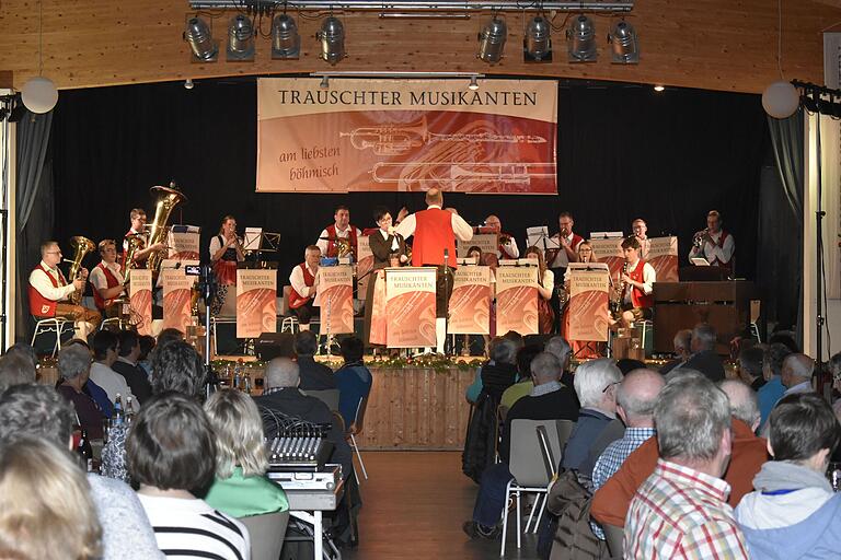 Das Weihnachtskonzert der Trauschter Musikanten war gut besucht. Das Weihnachtskonzert der Trauschter Musikanten war gut besucht.