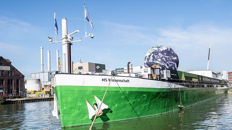 Die MS Wissenschaft, hier bei einer Station in Münster.