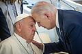 Joe Biden und Papst Franziskus       -  Kurz vor seinem Abschied aus dem Amt plant Joe Biden noch ein Treffen mit dem Papst - in Italien. (Archivbild)