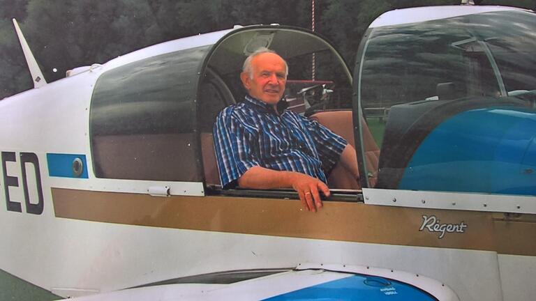 Fliegerlegende: Der Bad Kissinger Pilot Robert Hartmann ist jetzt im Alter von 85 Jahren gestorben. Fliegerlegende: Der Bad Kissinger Pilot Robert Hartmann ist jetzt im Alter von 85 Jahren gestorben.