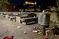 Die Hinterlassenschaften eines Party-Abends. Zahlreiche Menschen feierten am Wochenende am Mainkai in Würzburg: Ohne Abstand und ohne Maske.