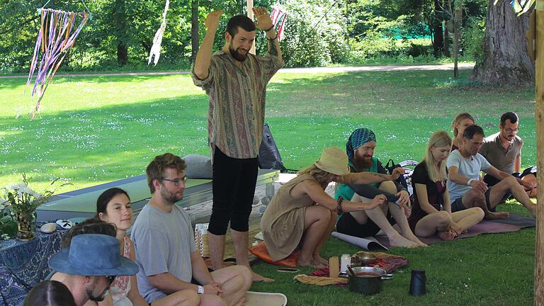 Auch zahlreiche Entspannungskurse finden im Rahmen des RISE-Festivals statt. Auch zahlreiche Entspannungskurse finden im Rahmen des RISE-Festivals statt.