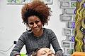 Rischan Woldehannes gibt ihrer Kundin eine wohltuende Kopfmassage.