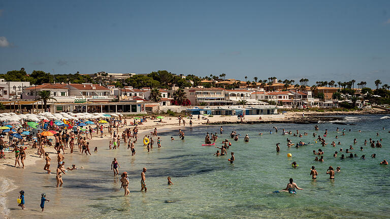 Menorca Hai.jpg       -  Auf Menorca wurde ein Strand gesperrt, da ein Hai gesichtet wurde.