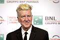 David Lynch       -  Starregisseur David Lynch kann wegen seiner schweren Lungenerkrankung kaum durch einen Raum gehen, wie er erzählt.