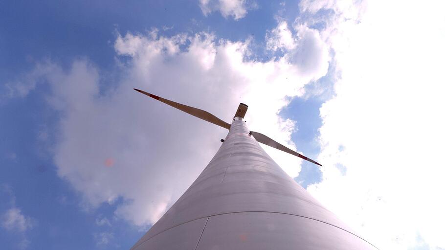 Das Windrad zwischen Obbach und Sulzthal steht seit über einer Woche still. Das Getriebe hat Öl verloren. Es ist der zweite Vorfall dieser Art im Windpark Obbach.   Hans-Peter Hepp       -  Das Windrad zwischen Obbach und Sulzthal steht seit über einer Woche still. Das Getriebe hat Öl verloren. Es ist der zweite Vorfall dieser Art im Windpark Obbach.   Hans-Peter Hepp