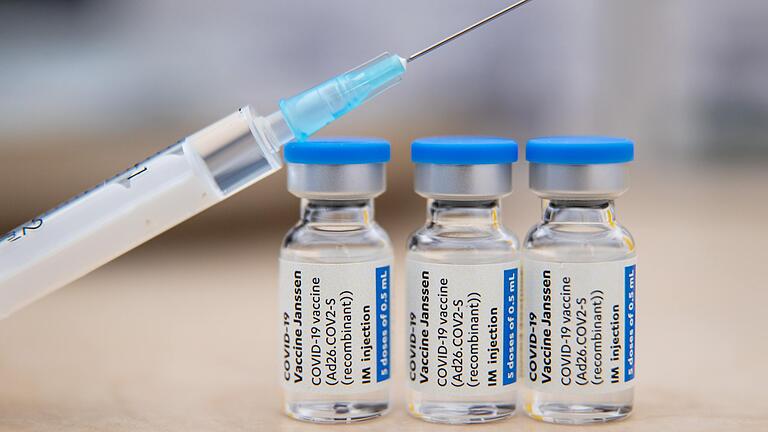 Wer mit der Impfung möglichst wenig Aufwand haben will, bevorzugt oft den Impfstoff von Johnson & Johnson, da dieser nur einmal verabreicht werden muss. Wer mit der Impfung möglichst wenig Aufwand haben will, bevorzugt oft den Impfstoff von Johnson & Johnson, da dieser nur einmal verabreicht werden muss.