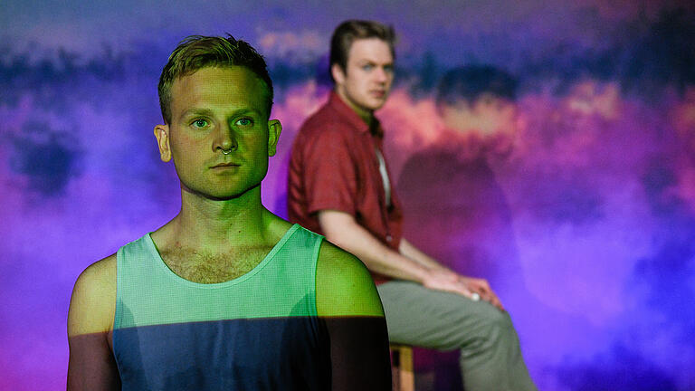 Das Mainfrankentheater zeigt im Keller Z87 in der Würzburger Zellerau die deutsche Uraufführung des Theaterstückes 'Grenzen'.