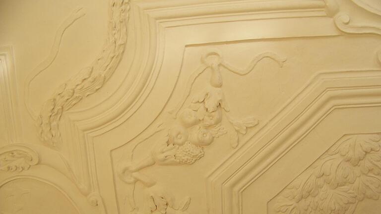 Detail der Stuckdecke aus dem frühen 18. Jahrhundert. Detail der Stuckdecke aus dem frühen 18. Jahrhundert.