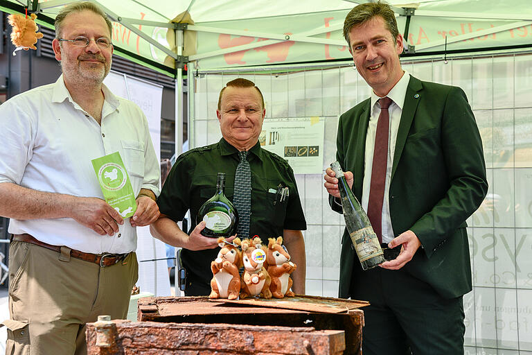 Die Drei von der beendeten Baustelle (von links): 'Eichhörnchen'-Sprecher Joachim Drescher, der städtische Projektleiter Holger Döllein und OB Christian Schuchardt.