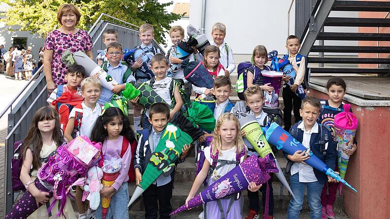 Die Klasse 1c ist mit 20 Schülerinnen und Schülern die kleinste Eingangsklasse an der Grundschule Ebern. Ihre Lehrerin ist Birgit Einzel. Die Klasse 1c ist mit 20 Schülerinnen und Schülern die kleinste Eingangsklasse an der Grundschule Ebern. Ihre Lehrerin ist Birgit Einzel.